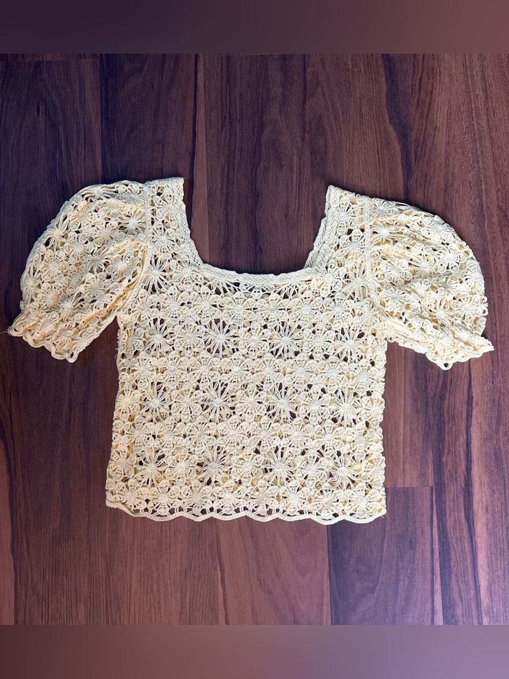 Vintage yellow crop top with floral crochet lace pattern and puffed sleeves